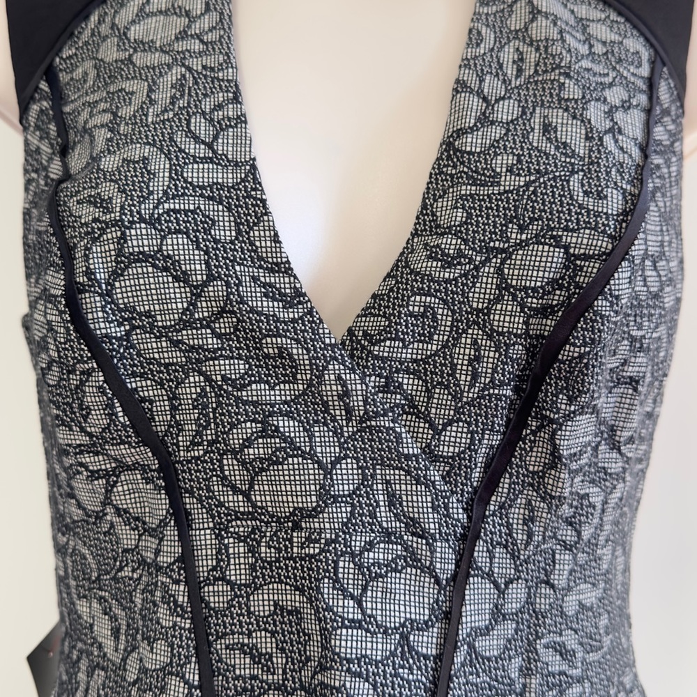 Bebe floral jacquard pleat dress - Picture 2 of 4